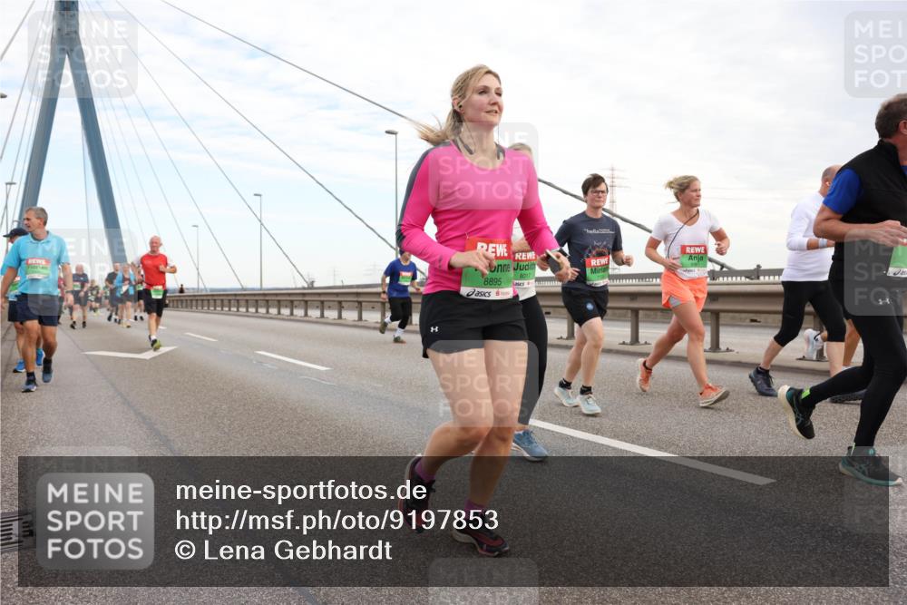 03.10.2025 - Köhlbrandbrückenlauf Lena Gebhardt http://msf.ph/oto/9197853 03.10.2025 15:32:34 Position 1 8017, 8895 meine-sportfotos.de