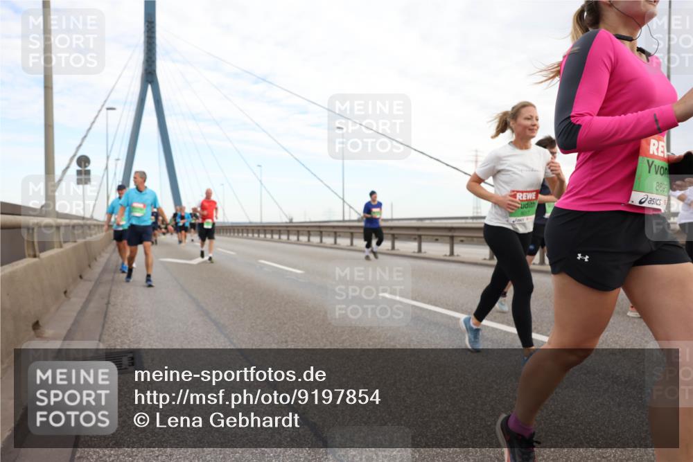 03.10.2025 - Köhlbrandbrückenlauf Lena Gebhardt http://msf.ph/oto/9197854 03.10.2025 15:32:35 Position 1 8895 meine-sportfotos.de