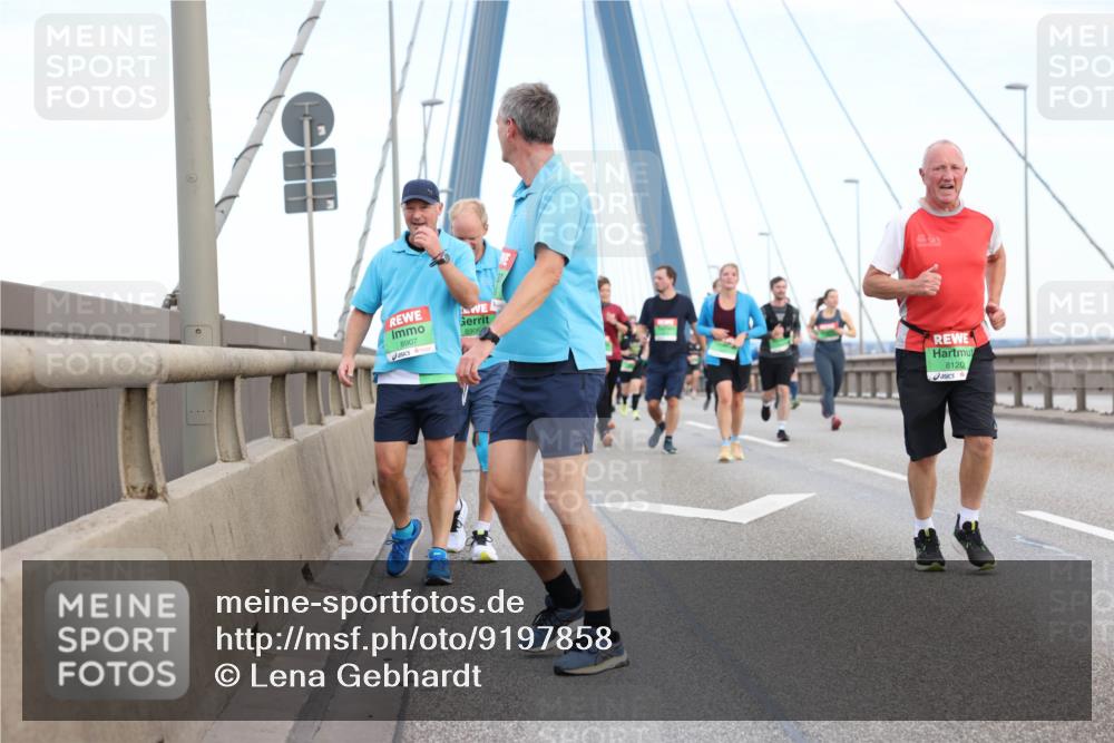03.10.2025 - Köhlbrandbrückenlauf Lena Gebhardt http://msf.ph/oto/9197858 03.10.2025 15:32:36 Position 1 8907, 8906, 8120 meine-sportfotos.de