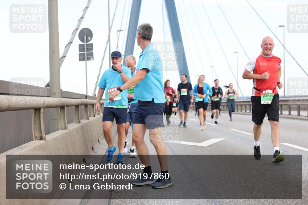 03.10.2025 - Köhlbrandbrückenlauf Lena Gebhardt http://msf.ph/oto/9197860 03.10.2025 15:32:36 Position 1 8120 meine-sportfotos.de