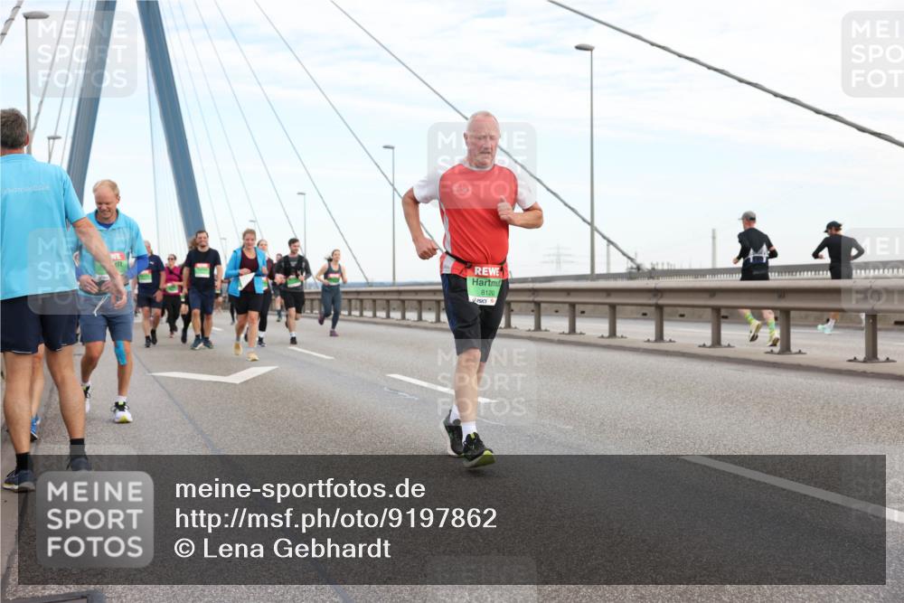 03.10.2025 - Köhlbrandbrückenlauf Lena Gebhardt http://msf.ph/oto/9197862 03.10.2025 15:32:37 Position 1 8120 meine-sportfotos.de
