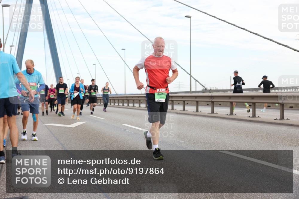03.10.2025 - Köhlbrandbrückenlauf Lena Gebhardt http://msf.ph/oto/9197864 03.10.2025 15:32:37 Position 1 8120 meine-sportfotos.de