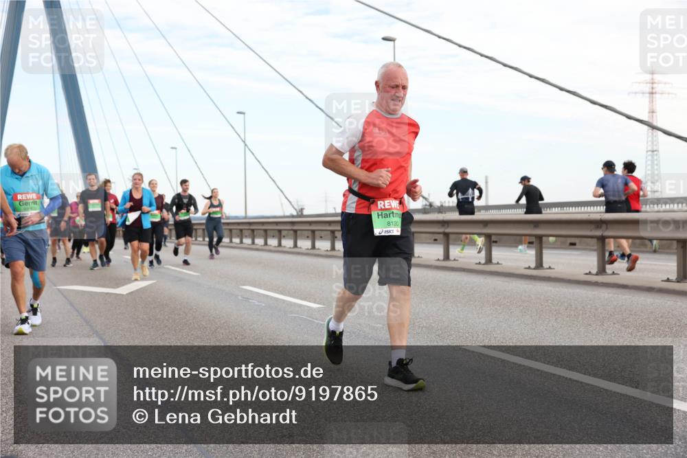 03.10.2025 - Köhlbrandbrückenlauf Lena Gebhardt http://msf.ph/oto/9197865 03.10.2025 15:32:38 Position 1 8120 meine-sportfotos.de