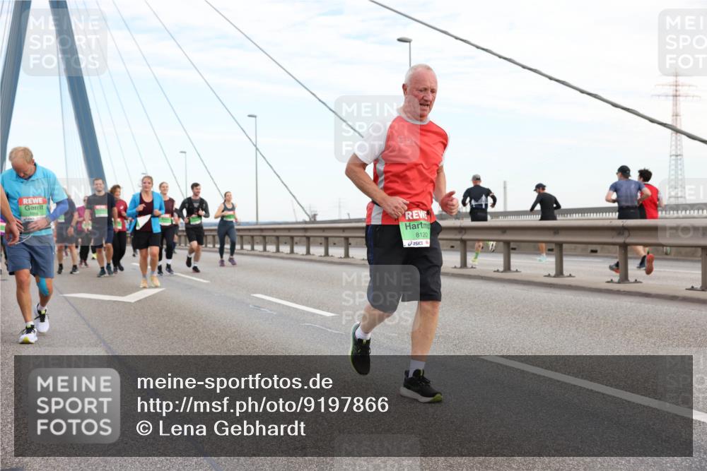 03.10.2025 - Köhlbrandbrückenlauf Lena Gebhardt http://msf.ph/oto/9197866 03.10.2025 15:32:38 Position 1 8120 meine-sportfotos.de