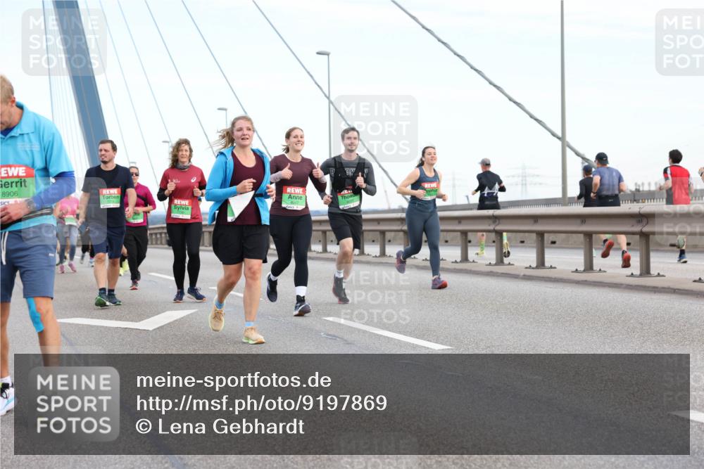 03.10.2025 - Köhlbrandbrückenlauf Lena Gebhardt http://msf.ph/oto/9197869 03.10.2025 15:32:39 Position 1 8906 meine-sportfotos.de
