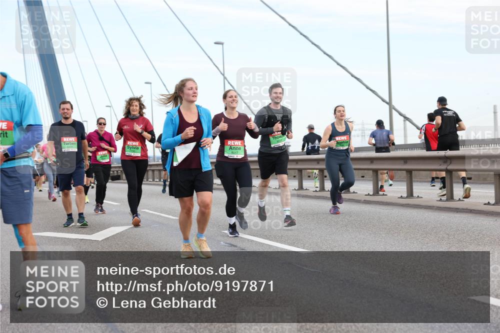 03.10.2025 - Köhlbrandbrückenlauf Lena Gebhardt http://msf.ph/oto/9197871 03.10.2025 15:32:40 Position 1 8047, 8030 meine-sportfotos.de