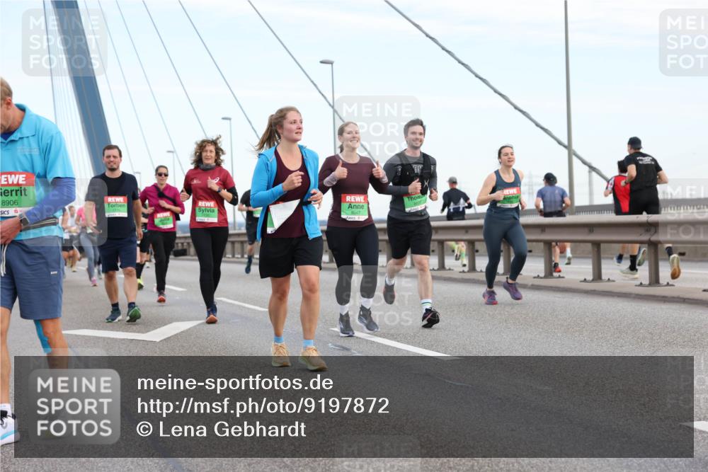 03.10.2025 - Köhlbrandbrückenlauf Lena Gebhardt http://msf.ph/oto/9197872 03.10.2025 15:32:40 Position 1 8906, 8047, 8030 meine-sportfotos.de