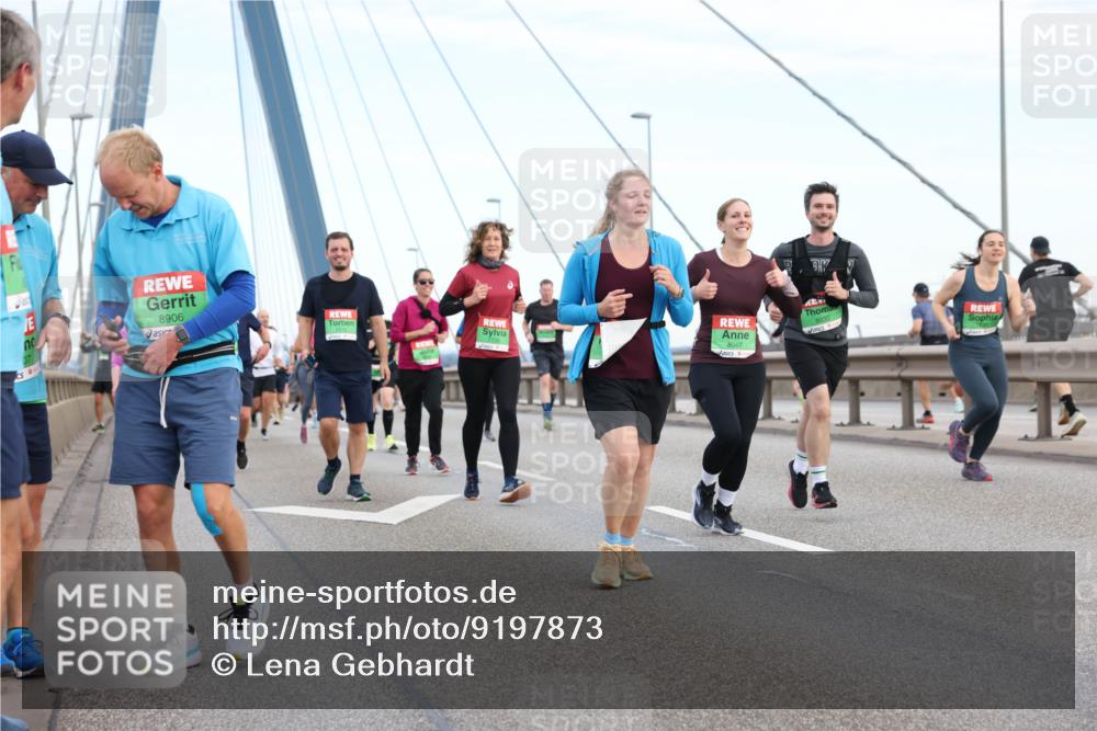 03.10.2025 - Köhlbrandbrückenlauf Lena Gebhardt http://msf.ph/oto/9197873 03.10.2025 15:32:40 Position 1 8906, 8047, 2, 8030 meine-sportfotos.de