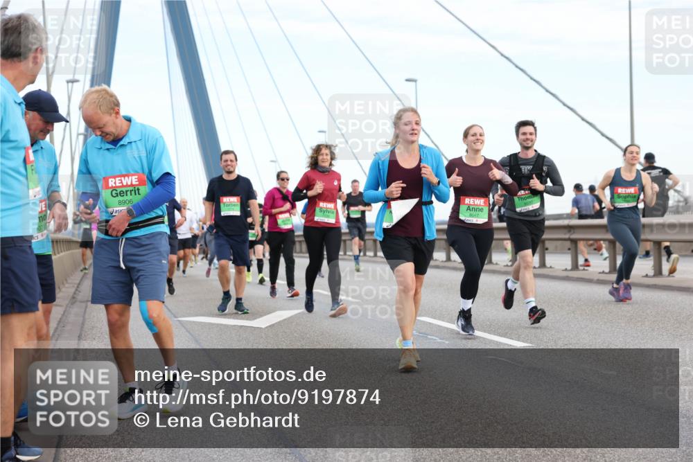 03.10.2025 - Köhlbrandbrückenlauf Lena Gebhardt http://msf.ph/oto/9197874 03.10.2025 15:32:40 Position 1 07, 8906, 8047, 8030 meine-sportfotos.de