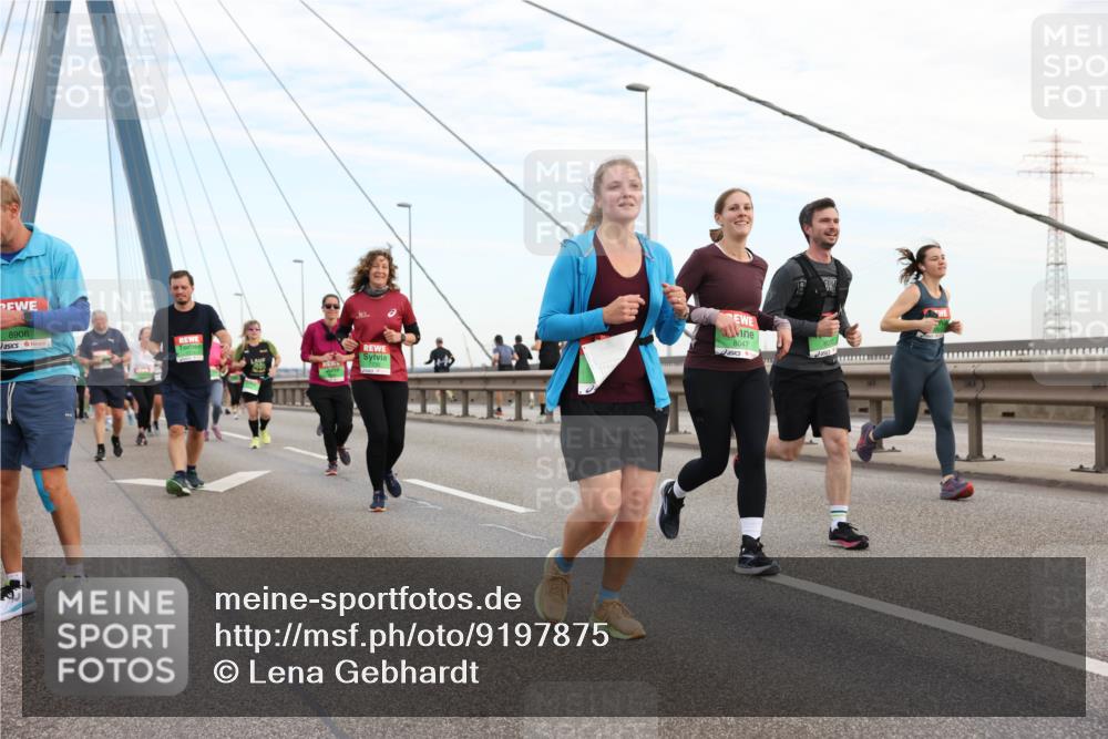 03.10.2025 - Köhlbrandbrückenlauf Lena Gebhardt http://msf.ph/oto/9197875 03.10.2025 15:32:42 Position 1 8906, 8047 meine-sportfotos.de