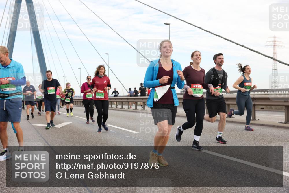03.10.2025 - Köhlbrandbrückenlauf Lena Gebhardt http://msf.ph/oto/9197876 03.10.2025 15:32:42 Position 1 8906, 8047 meine-sportfotos.de