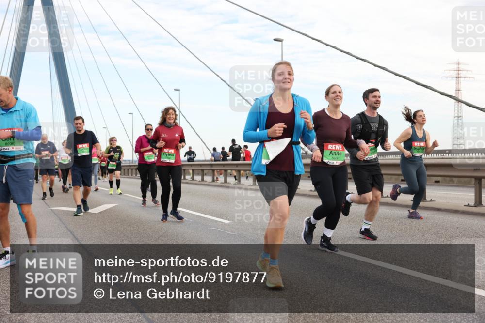 03.10.2025 - Köhlbrandbrückenlauf Lena Gebhardt http://msf.ph/oto/9197877 03.10.2025 15:32:42 Position 1 8906, 8047 meine-sportfotos.de