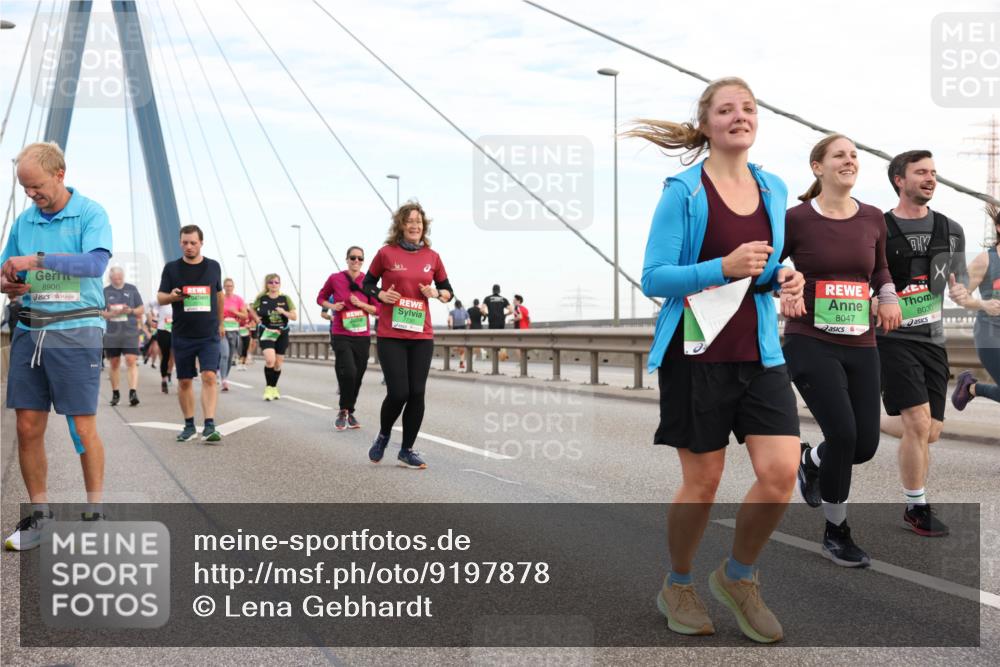 03.10.2025 - Köhlbrandbrückenlauf Lena Gebhardt http://msf.ph/oto/9197878 03.10.2025 15:32:42 Position 1 8906, 8047, 8030 meine-sportfotos.de