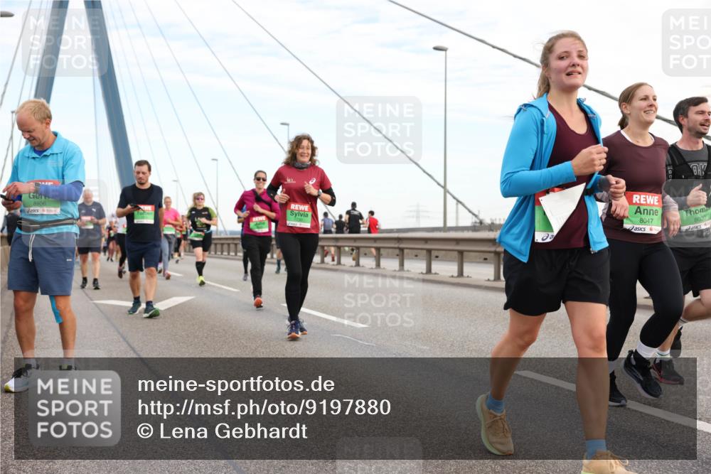03.10.2025 - Köhlbrandbrückenlauf Lena Gebhardt http://msf.ph/oto/9197880 03.10.2025 15:32:42 Position 1 8906, 8047, 8030 meine-sportfotos.de