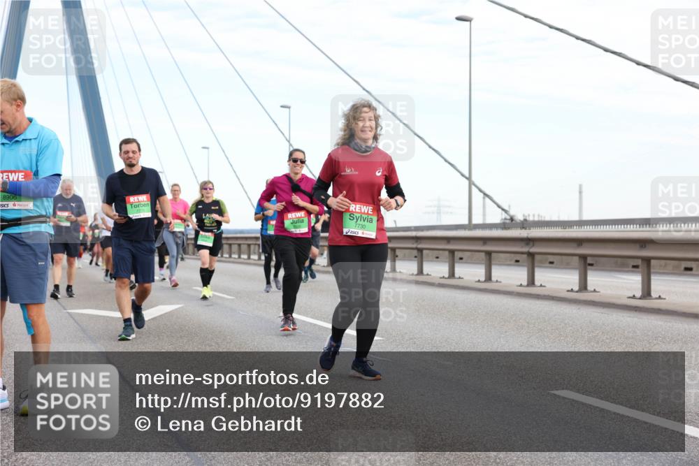 03.10.2025 - Köhlbrandbrückenlauf Lena Gebhardt http://msf.ph/oto/9197882 03.10.2025 15:32:43 Position 1 8906, 7730 meine-sportfotos.de
