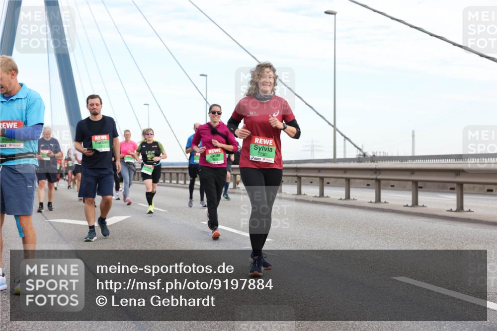 03.10.2025 - Köhlbrandbrückenlauf Lena Gebhardt http://msf.ph/oto/9197884 03.10.2025 15:32:43 Position 1 8906, 7730 meine-sportfotos.de