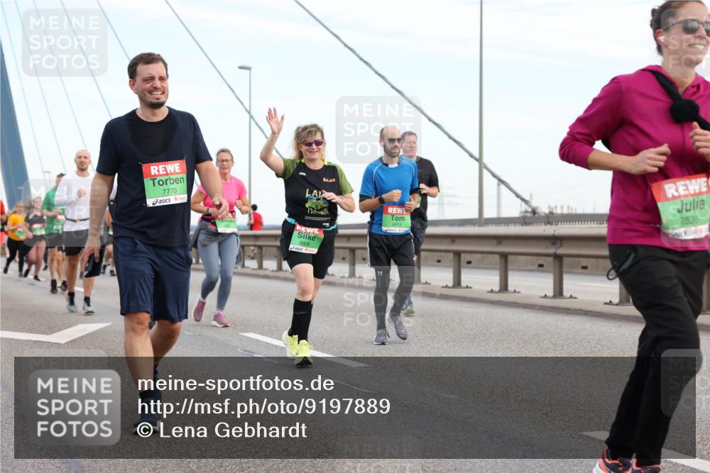03.10.2025 - Köhlbrandbrückenlauf Lena Gebhardt http://msf.ph/oto/9197889 03.10.2025 15:32:45 Position 1 7770, 8806, 8419, 7536 meine-sportfotos.de