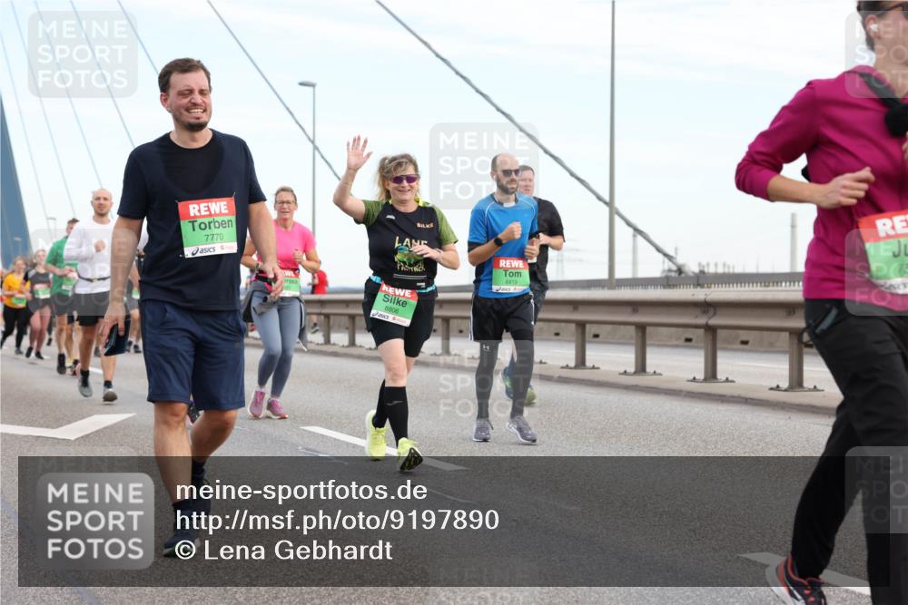 03.10.2025 - Köhlbrandbrückenlauf Lena Gebhardt http://msf.ph/oto/9197890 03.10.2025 15:32:45 Position 1 7770, 8806, 8419, 75 meine-sportfotos.de