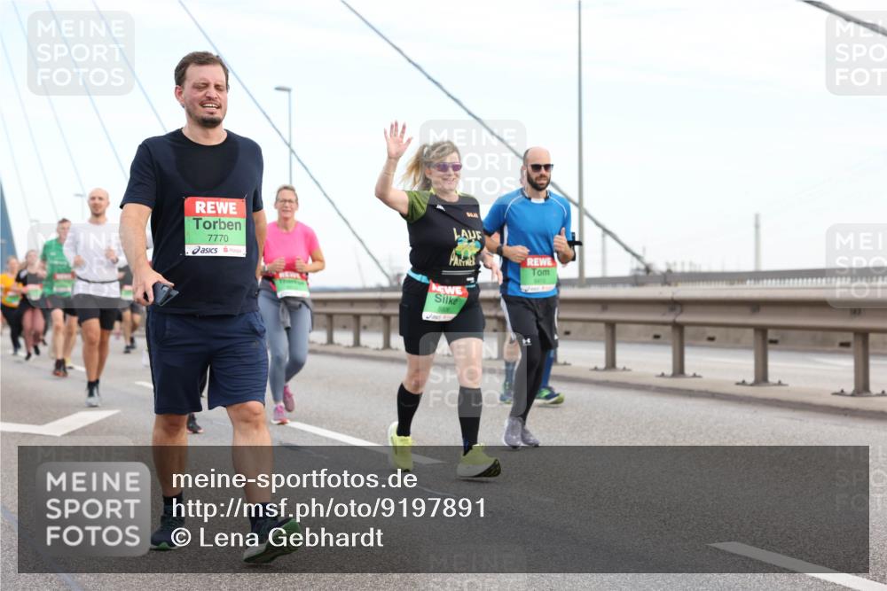 03.10.2025 - Köhlbrandbrückenlauf Lena Gebhardt http://msf.ph/oto/9197891 03.10.2025 15:32:45 Position 1 7770, 6419 meine-sportfotos.de