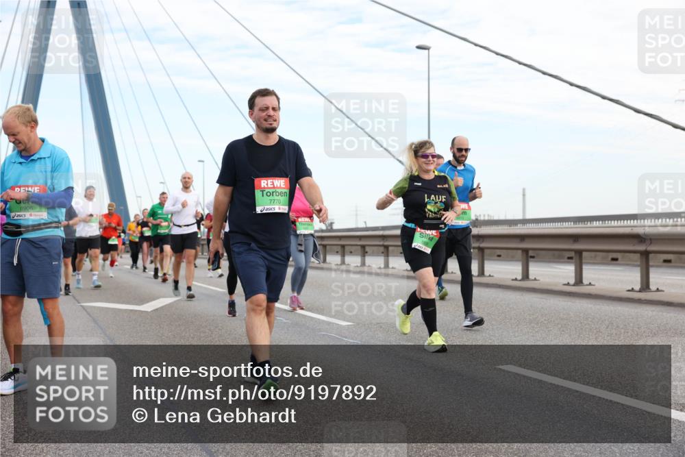 03.10.2025 - Köhlbrandbrückenlauf Lena Gebhardt http://msf.ph/oto/9197892 03.10.2025 15:32:45 Position 1 8906, 7770 meine-sportfotos.de