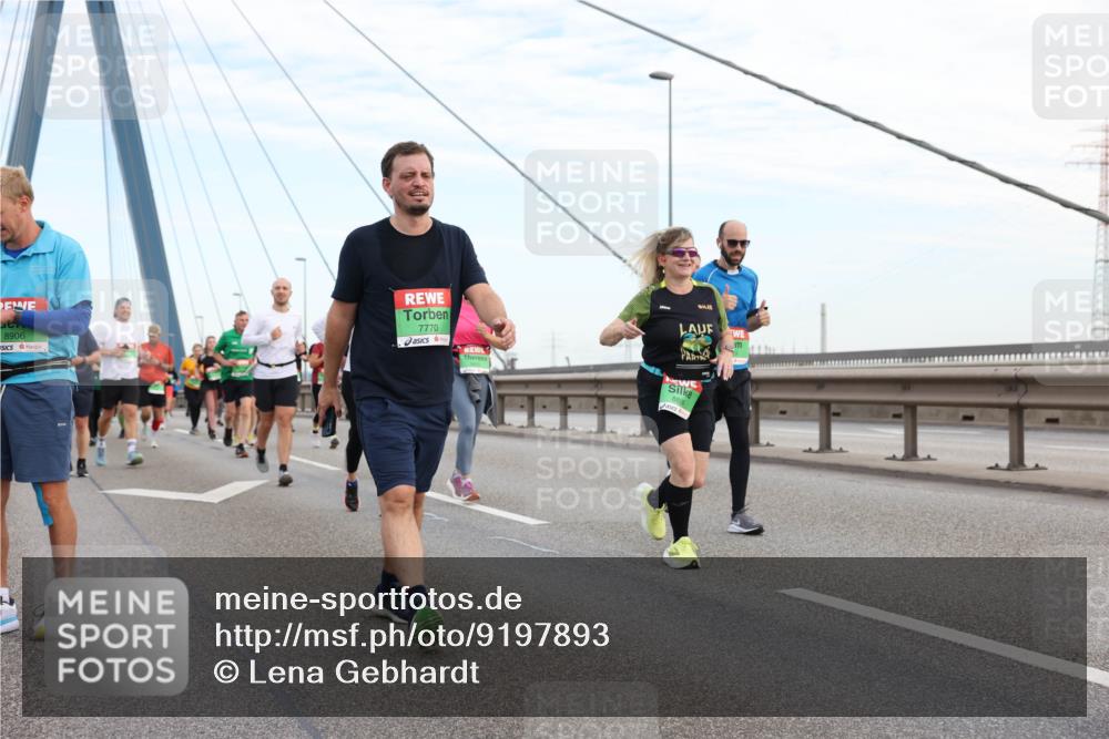 03.10.2025 - Köhlbrandbrückenlauf Lena Gebhardt http://msf.ph/oto/9197893 03.10.2025 15:32:46 Position 1 8906, 7770 meine-sportfotos.de