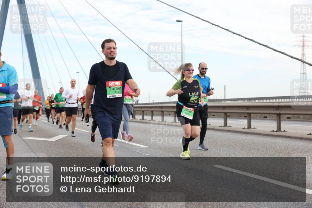 03.10.2025 - Köhlbrandbrückenlauf Lena Gebhardt http://msf.ph/oto/9197894 03.10.2025 15:32:46 Position 1 7770, 8806 meine-sportfotos.de