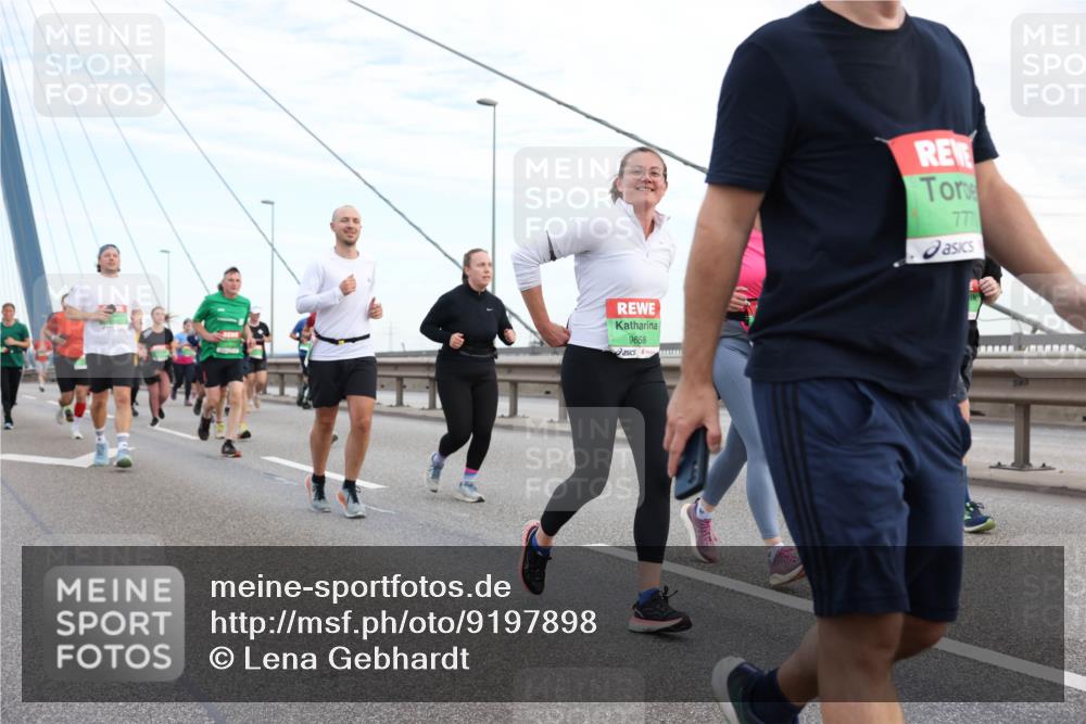 03.10.2025 - Köhlbrandbrückenlauf Lena Gebhardt http://msf.ph/oto/9197898 03.10.2025 15:32:48 Position 1 9658, 777, 8 meine-sportfotos.de
