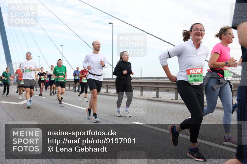 03.10.2025 - Köhlbrandbrückenlauf Lena Gebhardt http://msf.ph/oto/9197901 03.10.2025 15:32:48 Position 1 9658, 2 meine-sportfotos.de