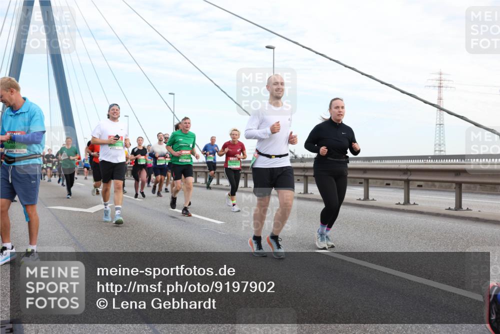 03.10.2025 - Köhlbrandbrückenlauf Lena Gebhardt http://msf.ph/oto/9197902 03.10.2025 15:32:48 Position 1 8906 meine-sportfotos.de