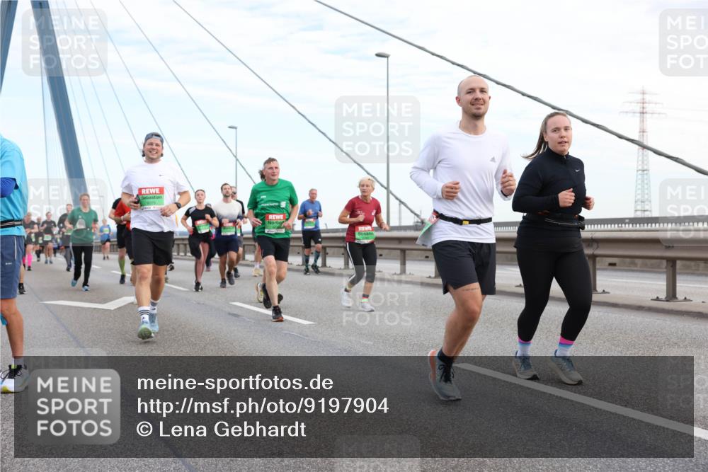 03.10.2025 - Köhlbrandbrückenlauf Lena Gebhardt http://msf.ph/oto/9197904 03.10.2025 15:32:49 Position 1 9225 meine-sportfotos.de