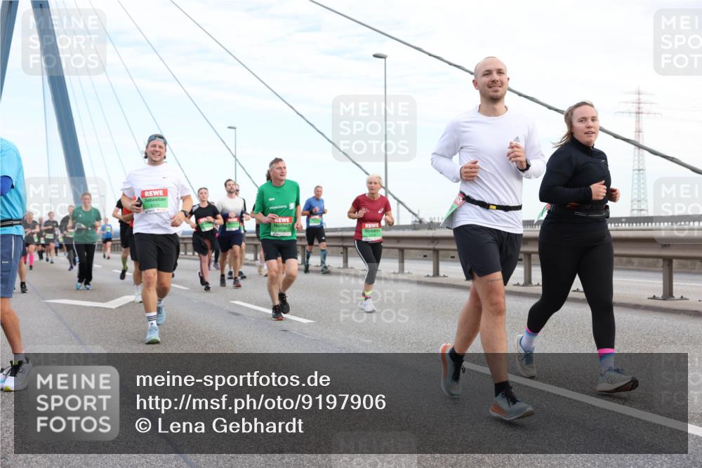 03.10.2025 - Köhlbrandbrückenlauf Lena Gebhardt http://msf.ph/oto/9197906 03.10.2025 15:32:49 Position 1 9225 meine-sportfotos.de