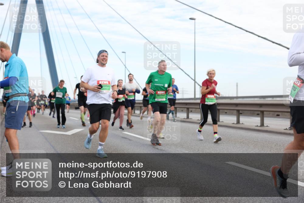 03.10.2025 - Köhlbrandbrückenlauf Lena Gebhardt http://msf.ph/oto/9197908 03.10.2025 15:32:49 Position 1  meine-sportfotos.de