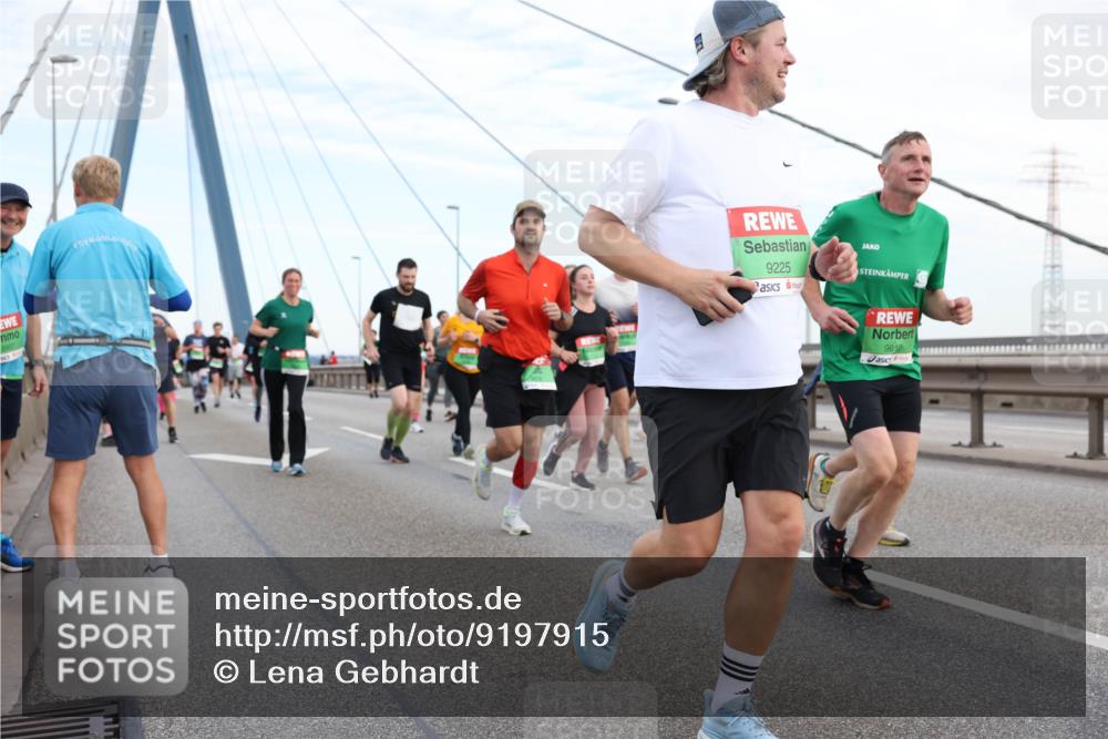 03.10.2025 - Köhlbrandbrückenlauf Lena Gebhardt http://msf.ph/oto/9197915 03.10.2025 15:32:51 Position 1 9225, 9610 meine-sportfotos.de