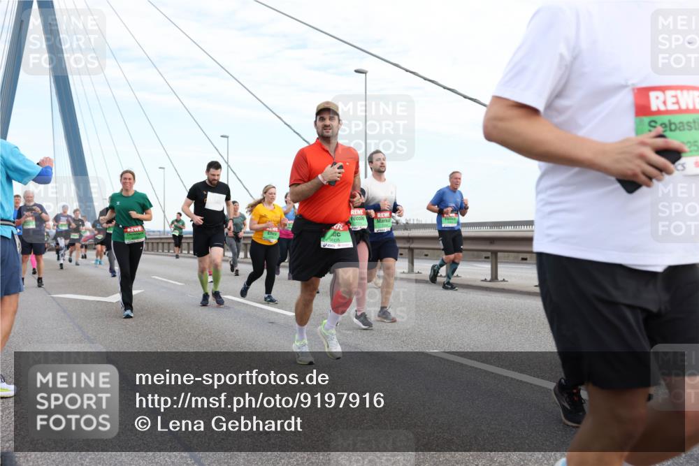 03.10.2025 - Köhlbrandbrückenlauf Lena Gebhardt http://msf.ph/oto/9197916 03.10.2025 15:32:51 Position 1 7214, 9608, 25 meine-sportfotos.de