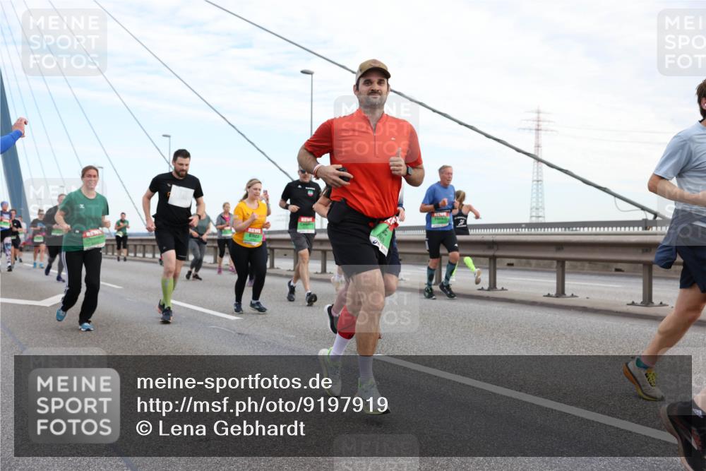 03.10.2025 - Köhlbrandbrückenlauf Lena Gebhardt http://msf.ph/oto/9197919 03.10.2025 15:32:52 Position 1  meine-sportfotos.de