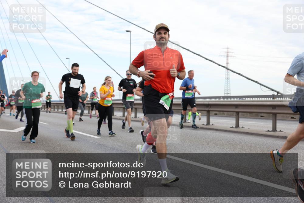 03.10.2025 - Köhlbrandbrückenlauf Lena Gebhardt http://msf.ph/oto/9197920 03.10.2025 15:32:52 Position 1  meine-sportfotos.de