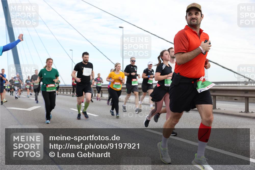03.10.2025 - Köhlbrandbrückenlauf Lena Gebhardt http://msf.ph/oto/9197921 03.10.2025 15:32:52 Position 1 9608 meine-sportfotos.de
