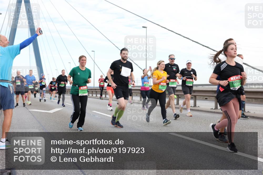 03.10.2025 - Köhlbrandbrückenlauf Lena Gebhardt http://msf.ph/oto/9197923 03.10.2025 15:32:52 Position 1 8492, 7214 meine-sportfotos.de
