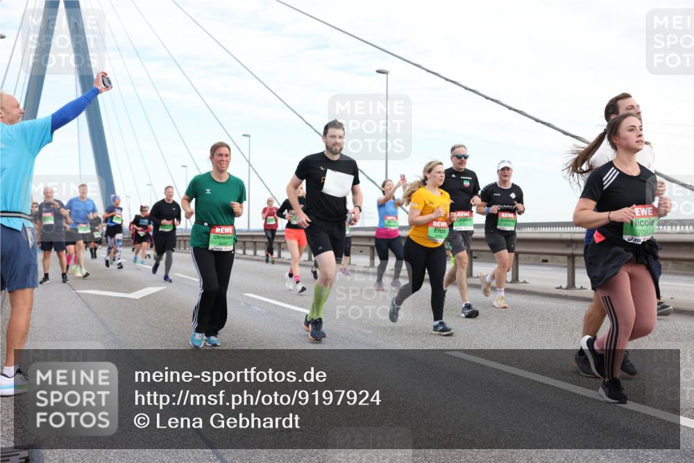03.10.2025 - Köhlbrandbrückenlauf Lena Gebhardt http://msf.ph/oto/9197924 03.10.2025 15:32:53 Position 1 8492, 7214 meine-sportfotos.de