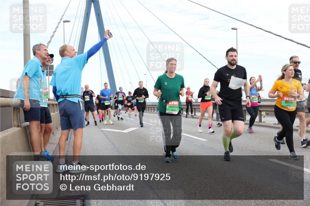 03.10.2025 - Köhlbrandbrückenlauf Lena Gebhardt http://msf.ph/oto/9197925 03.10.2025 15:32:53 Position 1 210, 84921, 8790 meine-sportfotos.de