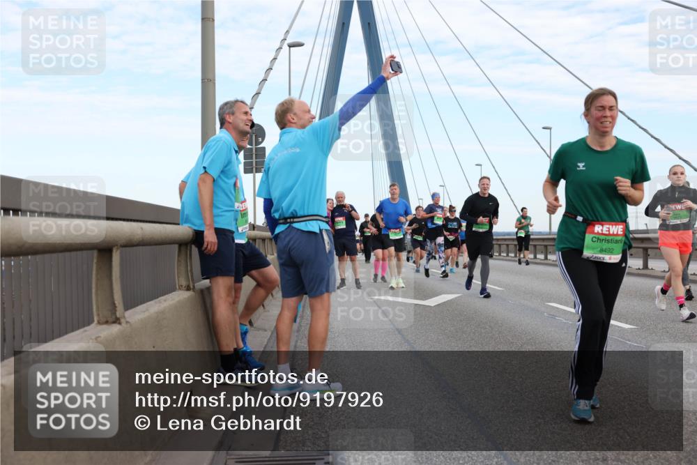 03.10.2025 - Köhlbrandbrückenlauf Lena Gebhardt http://msf.ph/oto/9197926 03.10.2025 15:32:53 Position 1 2, 8492 meine-sportfotos.de