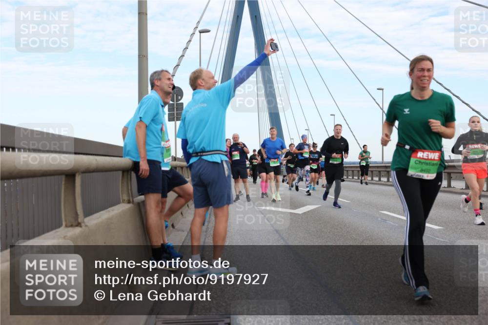 03.10.2025 - Köhlbrandbrückenlauf Lena Gebhardt http://msf.ph/oto/9197927 03.10.2025 15:32:53 Position 1 21, 8492 meine-sportfotos.de