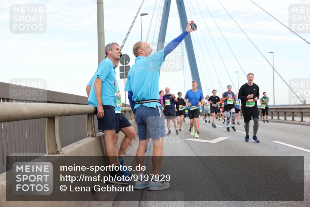 03.10.2025 - Köhlbrandbrückenlauf Lena Gebhardt http://msf.ph/oto/9197929 03.10.2025 15:32:54 Position 1  meine-sportfotos.de