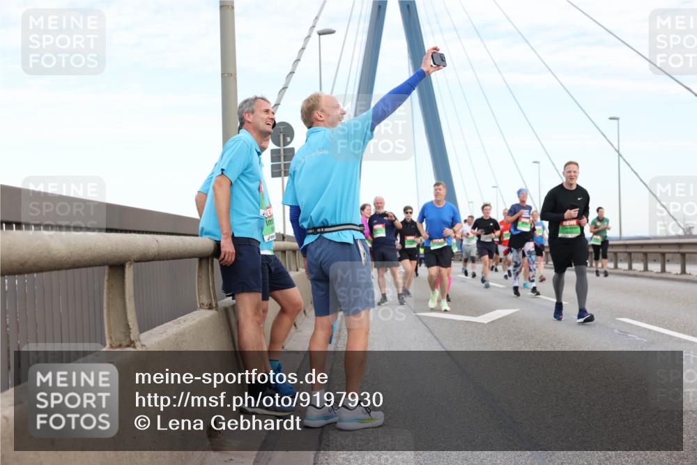 03.10.2025 - Köhlbrandbrückenlauf Lena Gebhardt http://msf.ph/oto/9197930 03.10.2025 15:32:54 Position 1  meine-sportfotos.de