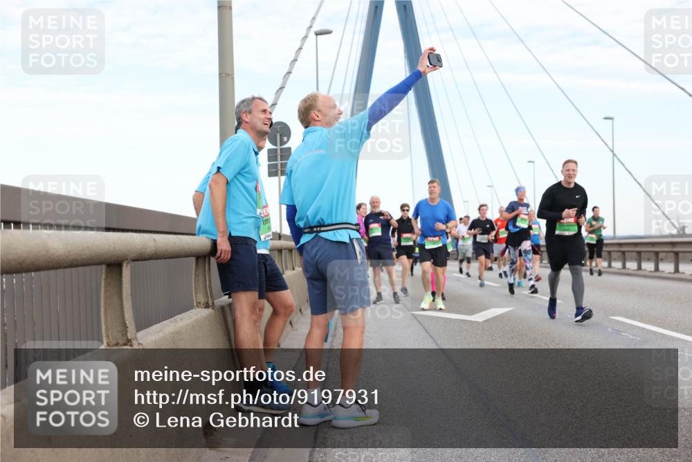 03.10.2025 - Köhlbrandbrückenlauf Lena Gebhardt http://msf.ph/oto/9197931 03.10.2025 15:32:54 Position 1  meine-sportfotos.de