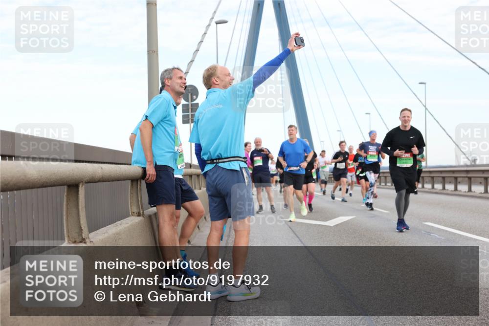 03.10.2025 - Köhlbrandbrückenlauf Lena Gebhardt http://msf.ph/oto/9197932 03.10.2025 15:32:54 Position 1 2 meine-sportfotos.de