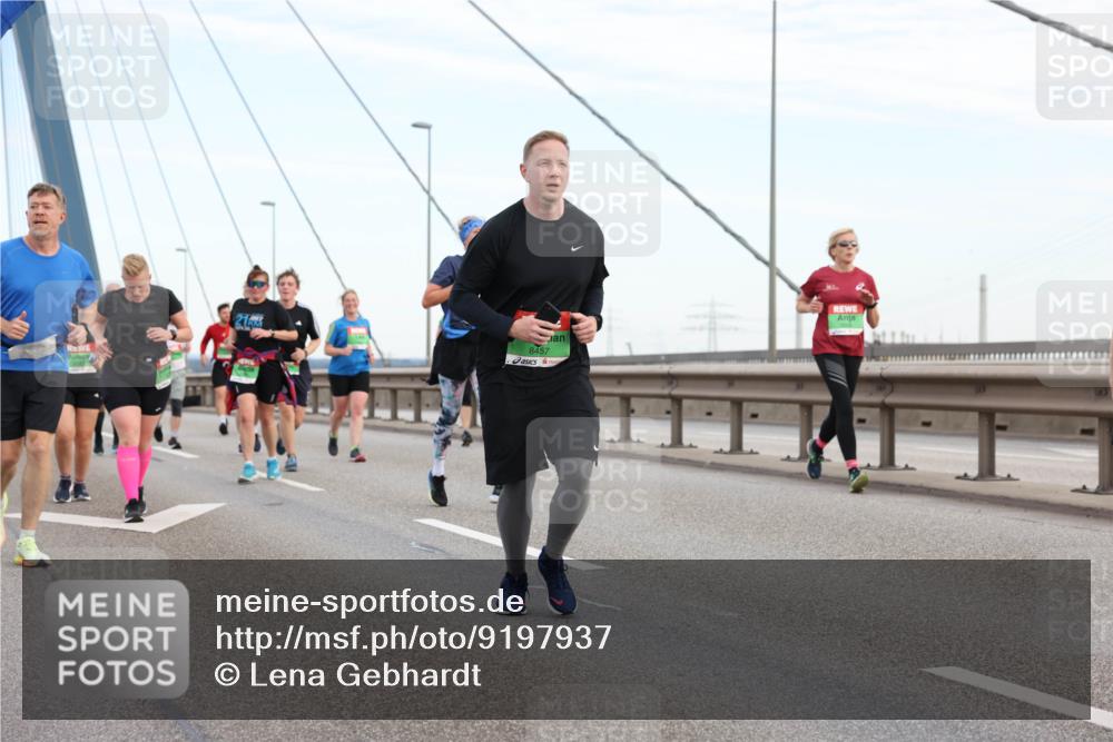 03.10.2025 - Köhlbrandbrückenlauf Lena Gebhardt http://msf.ph/oto/9197937 03.10.2025 15:32:56 Position 1 21, 8457 meine-sportfotos.de