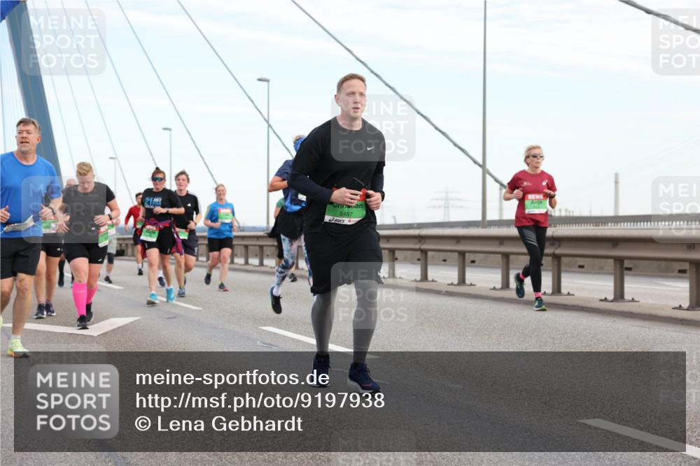03.10.2025 - Köhlbrandbrückenlauf Lena Gebhardt http://msf.ph/oto/9197938 03.10.2025 15:32:56 Position 1 21, 8457 meine-sportfotos.de