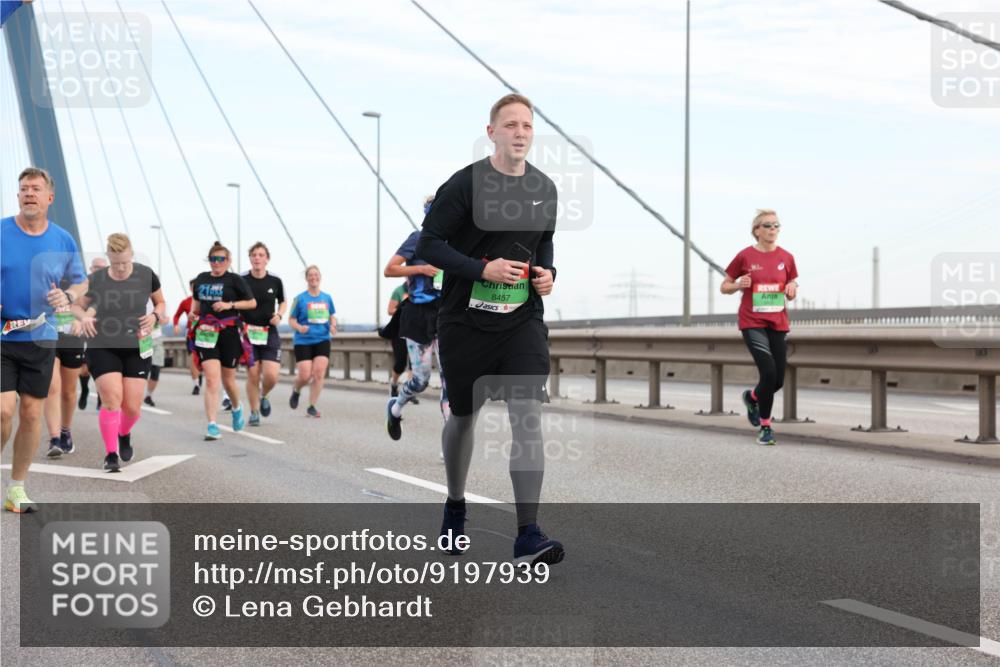 03.10.2025 - Köhlbrandbrückenlauf Lena Gebhardt http://msf.ph/oto/9197939 03.10.2025 15:32:56 Position 1 8457, 1411 meine-sportfotos.de