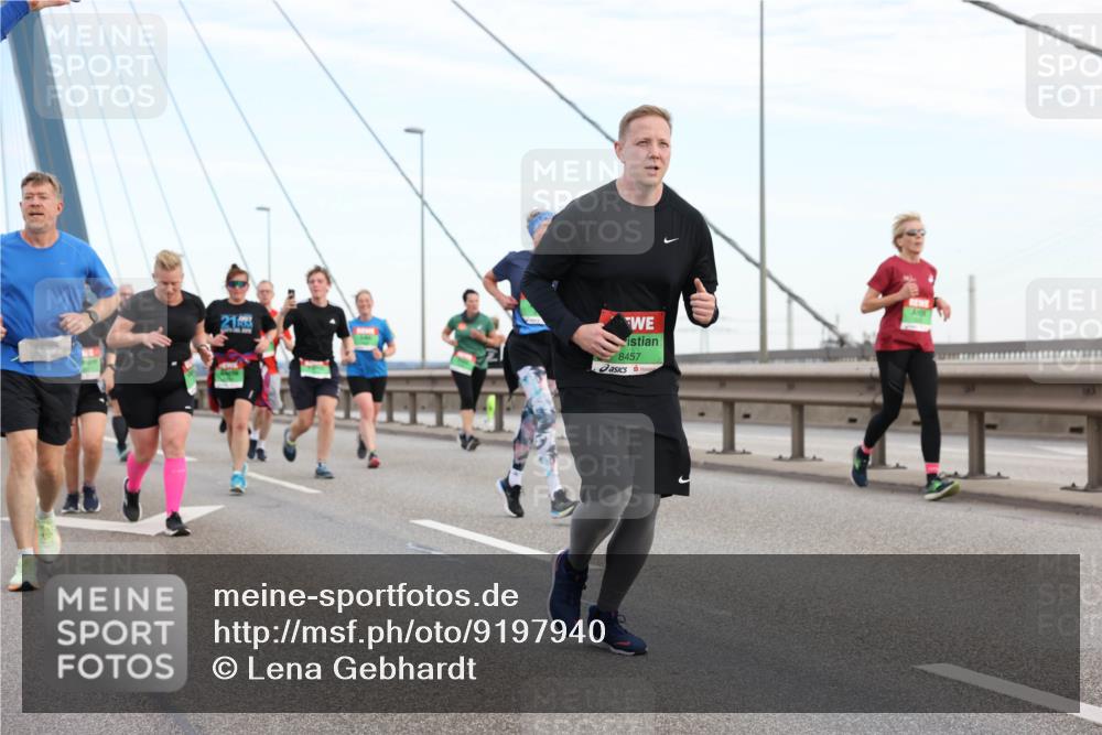 03.10.2025 - Köhlbrandbrückenlauf Lena Gebhardt http://msf.ph/oto/9197940 03.10.2025 15:32:56 Position 1 21, 8457 meine-sportfotos.de